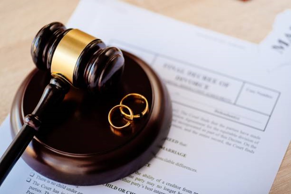 What Does A Matrimonial Lawyer Do?