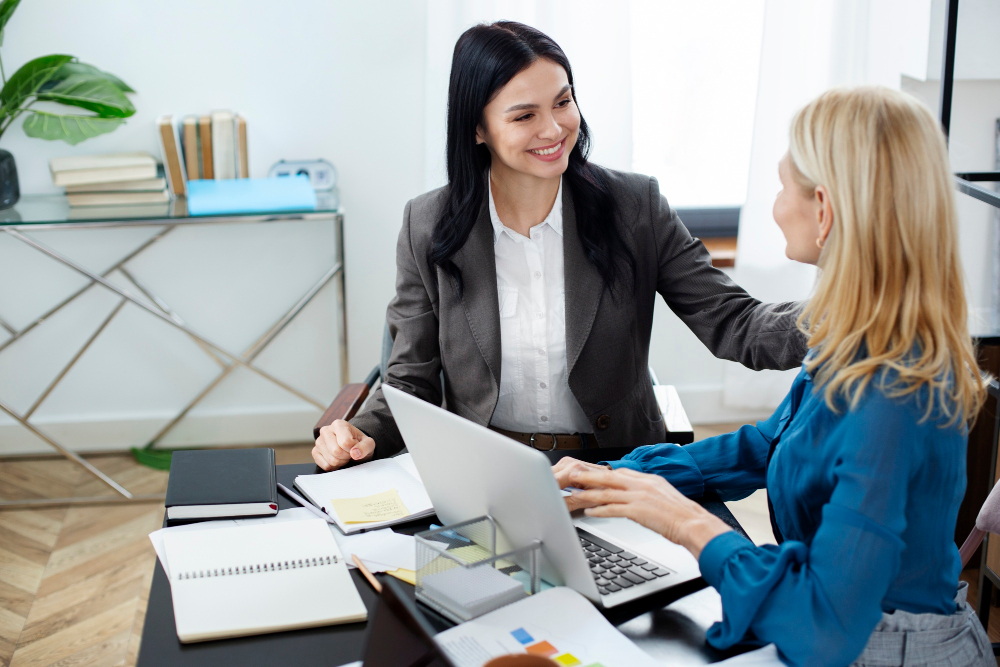 What does an HR Advisor do?